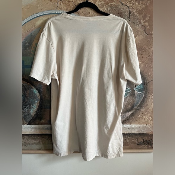 LEVI’s Graphic Tee - Picture 9 of 10